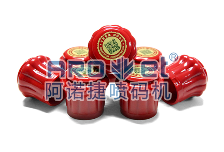 J9.COM瓶盖喷码机在瓶盖上喷印二维码